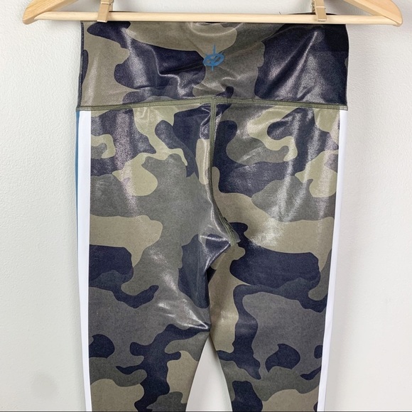 VENOR High Waisted Shiny Camo Leggings Striped Sides Long Length XS/S 1 - Picture 6 of 10